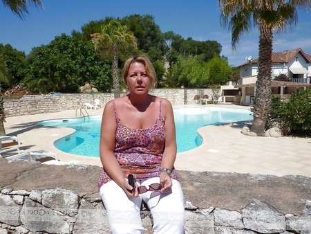salope a gros sein qui aime l argent